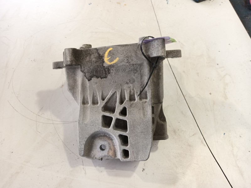 Recambio de soporte motor delantero derecho para mercedes-benz clase c (w205) c 180 bluetec / d (205.036) referencia OEM IAM   