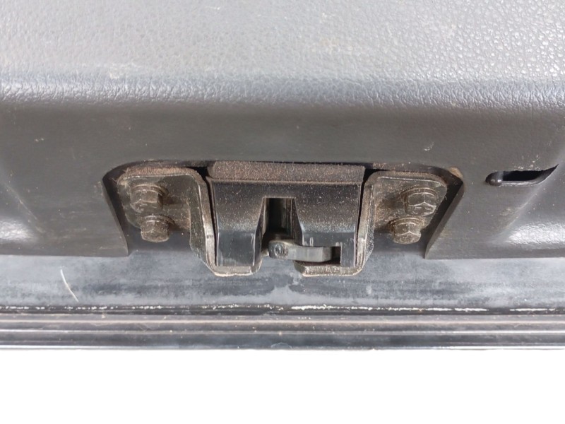 Recambio de porton trasero para ssangyong kyron 2.0 xdi referencia OEM IAM 6401109100  