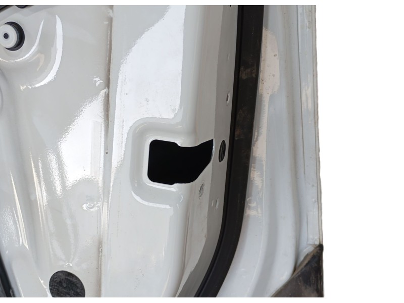 Recambio de puerta trasera derecha para land rover discovery sport (l550) 2.0 d referencia OEM IAM LR061284  