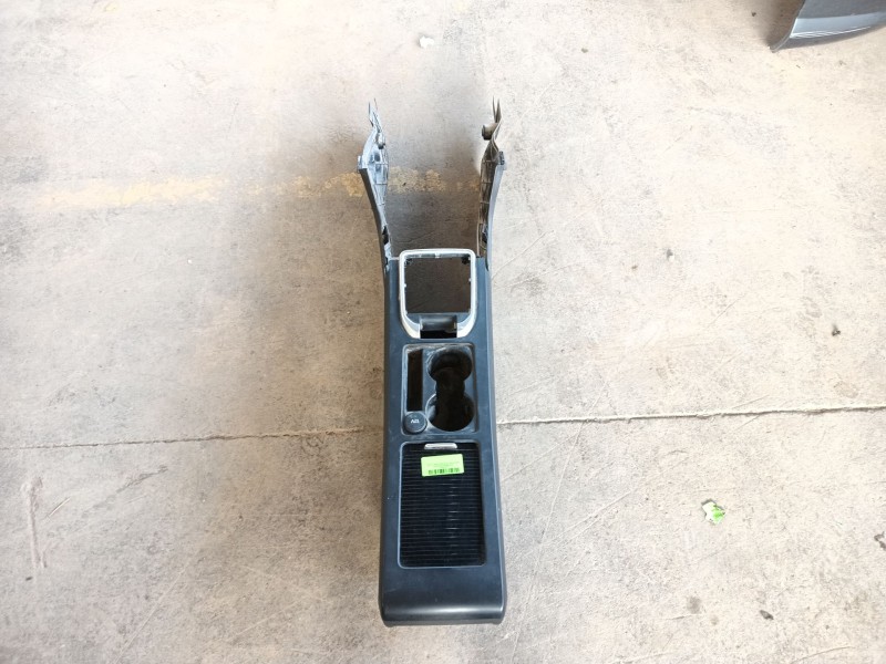 Recambio de apoyabrazos central para land rover discovery sport (l550) 2.0 d referencia OEM IAM   