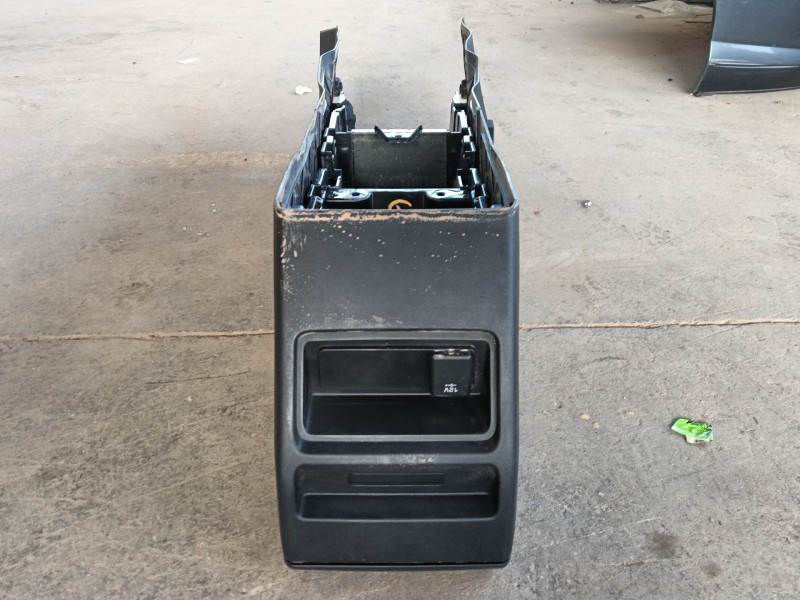 Recambio de apoyabrazos central para land rover discovery sport (l550) 2.0 d referencia OEM IAM   