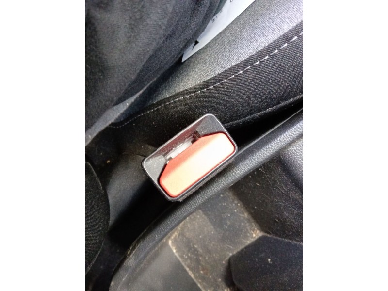 Recambio de enganche cinturon delantero izquierdo para renault clio v (b7_) tce 90 (b7mt) referencia OEM IAM   