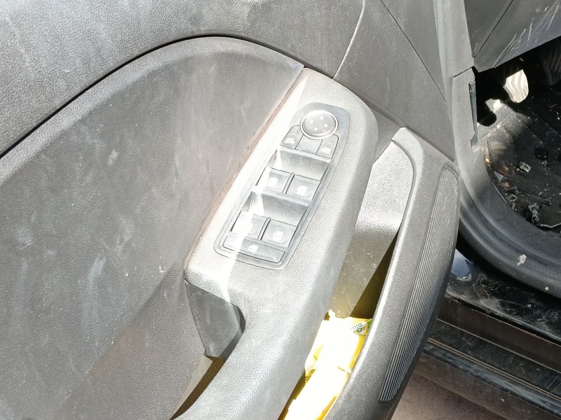 Recambio de mando elevalunas delantero izquierdo para renault clio v (b7_) tce 90 (b7mt) referencia OEM IAM   