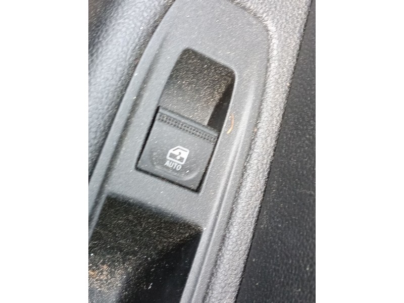 Recambio de mando elevalunas trasero derecho para renault clio v (b7_) tce 90 (b7mt) referencia OEM IAM   