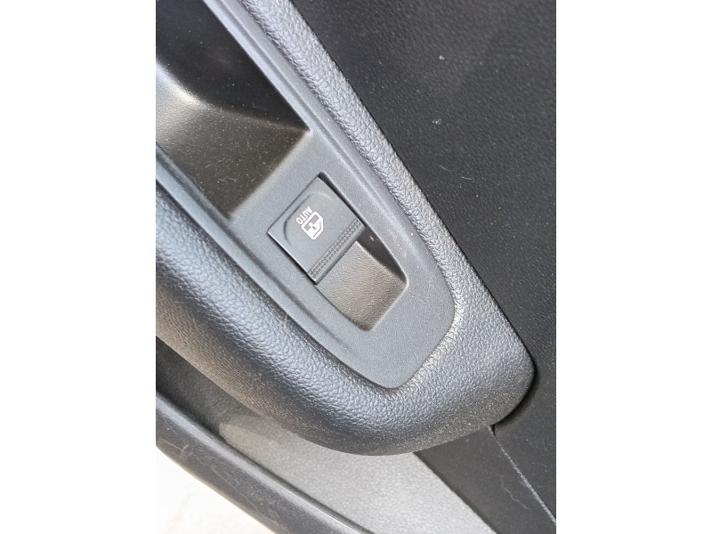 Recambio de mando elevalunas trasero izquierdo para renault clio v (b7_) tce 90 (b7mt) referencia OEM IAM   