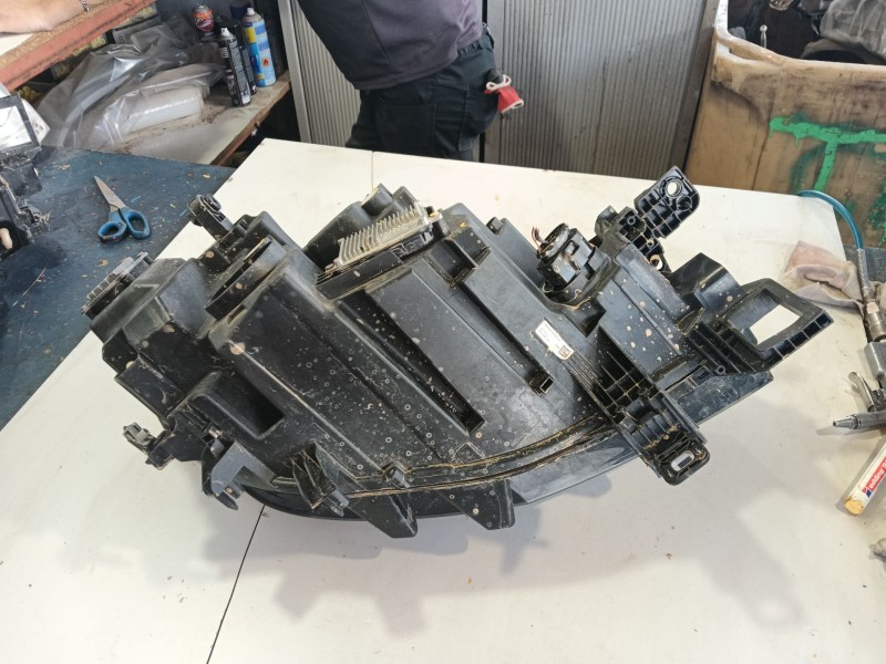 Recambio de faro izquierdo para volkswagen id.4 (e21) pro eléctrico referencia OEM IAM 11B941029B  