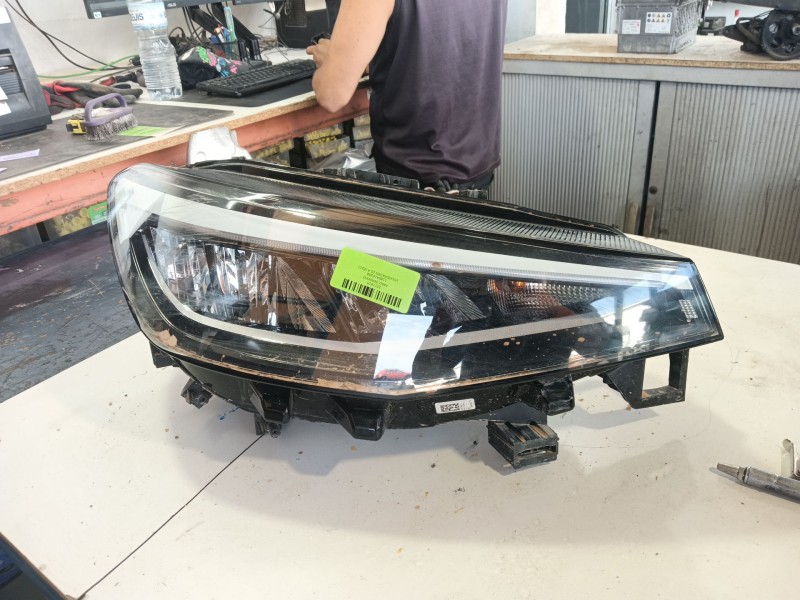 Recambio de faro derecho para volkswagen id.4 (e21) pro eléctrico referencia OEM IAM 11B941030B  