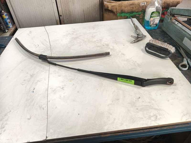 Recambio de brazo limpia delantero izquierdo para volkswagen id.4 (e21) pro eléctrico referencia OEM IAM   