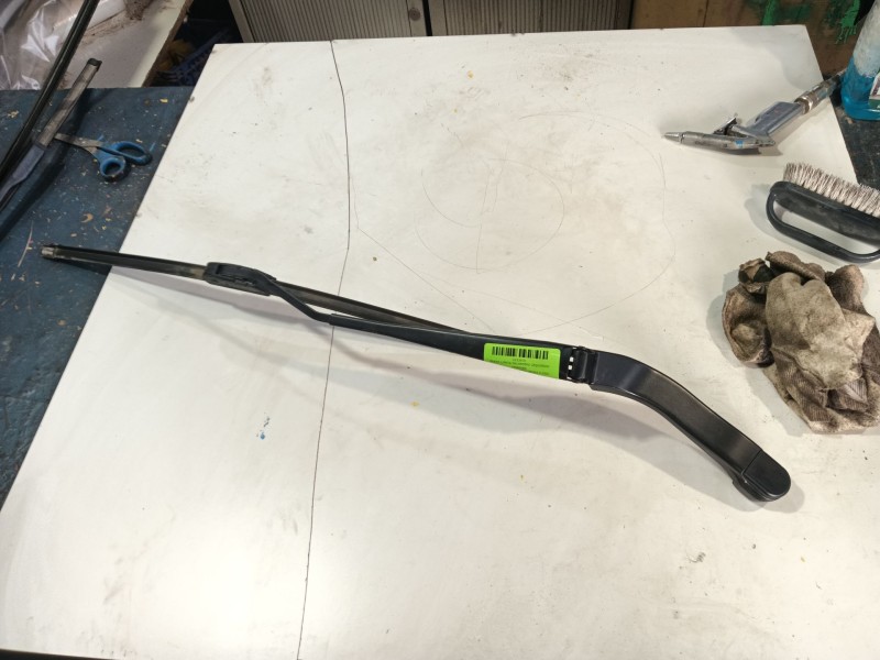 Recambio de brazo limpia delantero izquierdo para land rover discovery sport (l550) 2.0 d referencia OEM IAM LR082684  