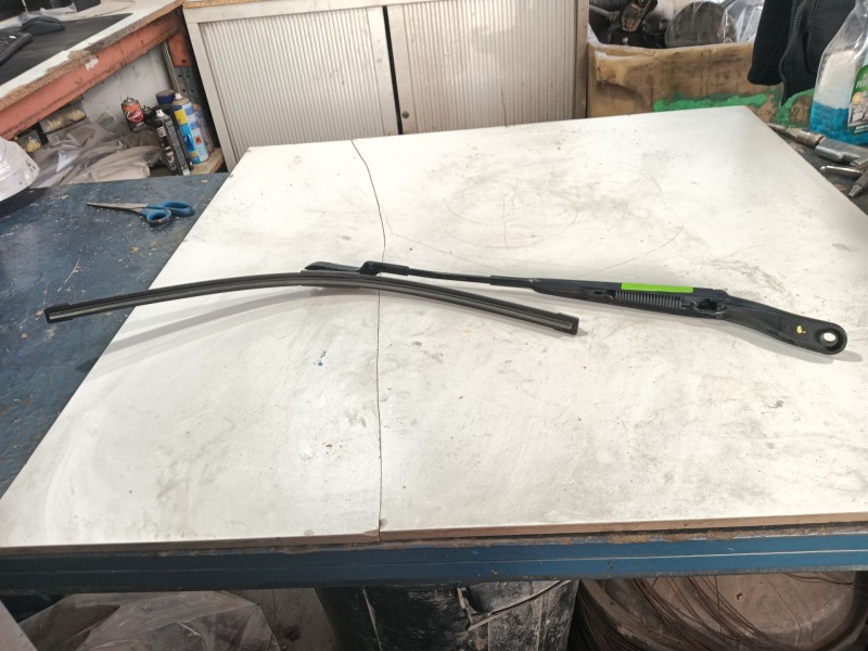 Recambio de brazo limpia delantero izquierdo para opel corsa f (p2jo) corsa-e (68) referencia OEM IAM   