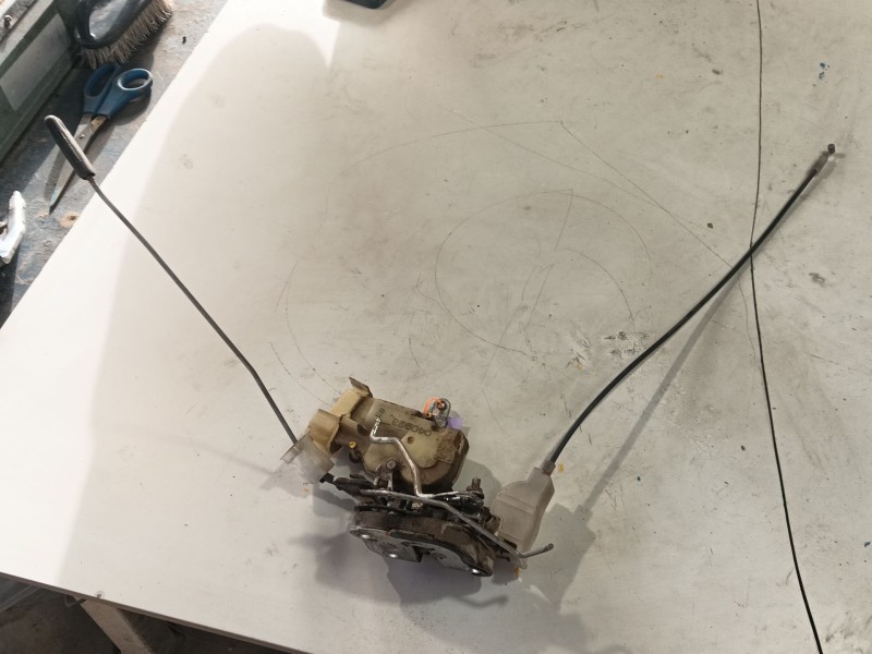 Recambio de cerradura puerta delantera izquierda para toyota yaris (_p1_) 1.4 d-4d (nlp10_) referencia OEM IAM 6932052280  