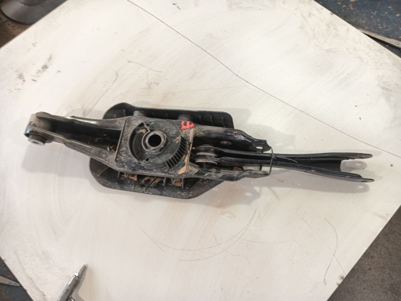 Recambio de brazo suspension inferior trasero derecho para volkswagen id.4 (e21) pro eléctrico referencia OEM IAM   