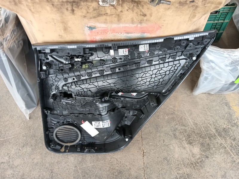 Recambio de guarnecido puerta trasera izquierda para volkswagen id.4 (e21) pro eléctrico referencia OEM IAM   