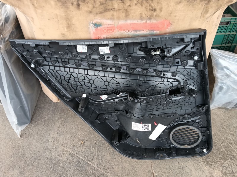 Recambio de guarnecido puerta trasera derecha para volkswagen id.4 (e21) pro eléctrico referencia OEM IAM   