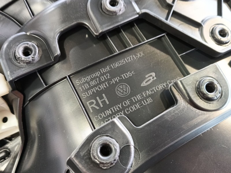 Recambio de guarnecido puerta delantera derecha para volkswagen id.4 (e21) pro eléctrico referencia OEM IAM   