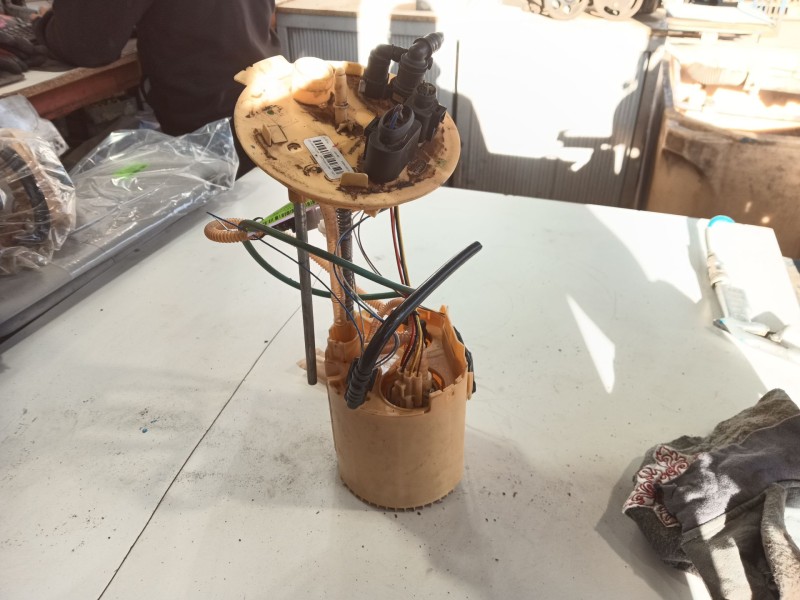 Recambio de bomba combustible para land rover discovery sport (l550) 2.0 d referencia OEM IAM LR065230  