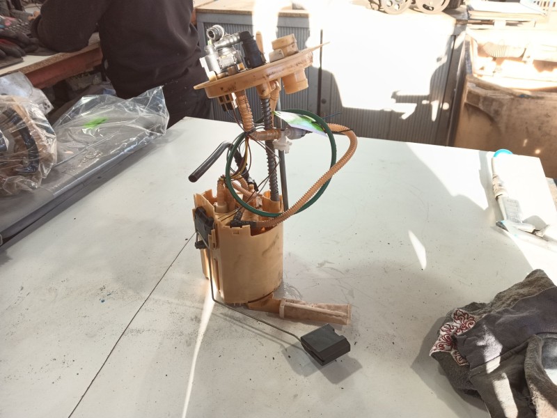 Recambio de bomba combustible para land rover discovery sport (l550) 2.0 d referencia OEM IAM LR065230  