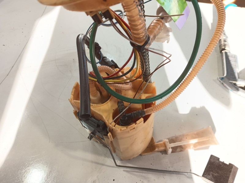 Recambio de bomba combustible para land rover discovery sport (l550) 2.0 d referencia OEM IAM LR065230  