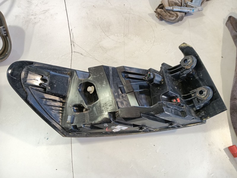 Recambio de piloto trasero derecho para volkswagen id.4 (e21) pro eléctrico referencia OEM IAM 11A945096  