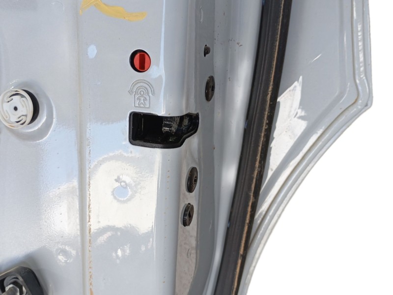 Recambio de puerta trasera derecha para peugeot 2008 ii (ud_, us_, uy_, uj_, ur_, uc_) 1.2 puretech 130 referencia OEM IAM   