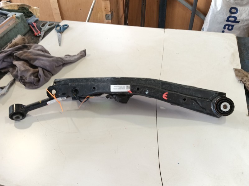 Recambio de brazo suspension inferior trasero derecho para kia sportage iv (ql, qle) 1.7 crdi referencia OEM IAM   