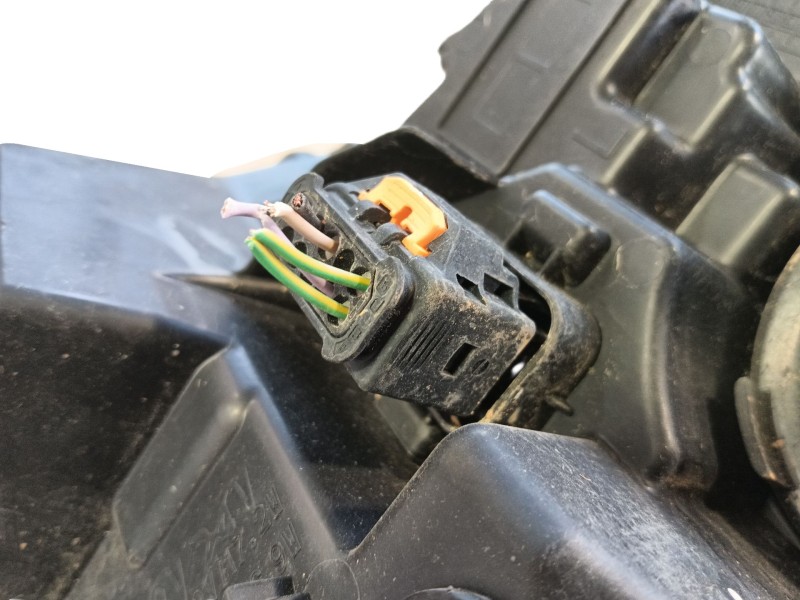 Recambio de faro izquierdo para peugeot 2008 ii (ud_, us_, uy_, uj_, ur_, uc_) 1.2 puretech 130 referencia OEM IAM 9833036380  