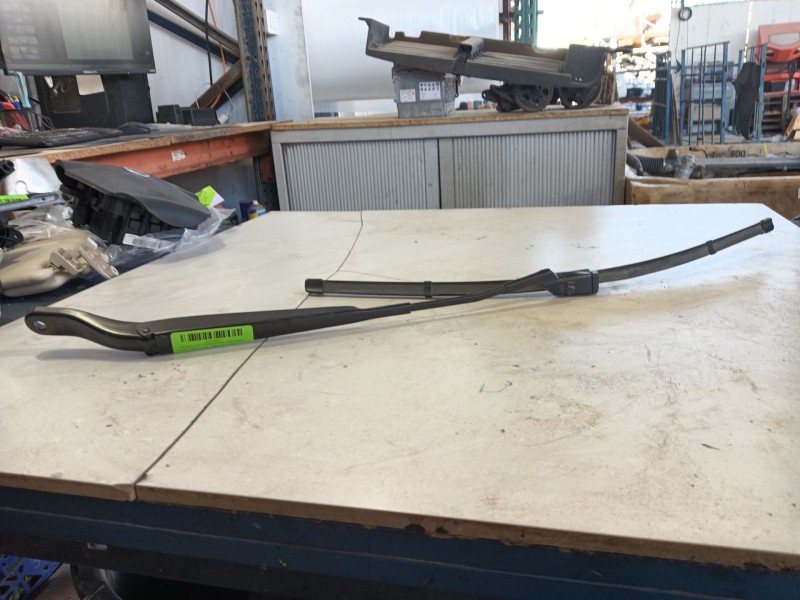 Recambio de brazo limpia delantero izquierdo para peugeot 2008 ii (ud_, us_, uy_, uj_, ur_, uc_) 1.2 puretech 130 referencia OEM