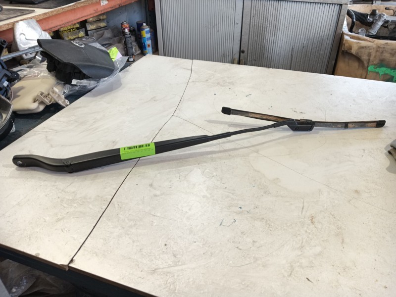 Recambio de brazo limpia delantero derecho para peugeot 2008 ii (ud_, us_, uy_, uj_, ur_, uc_) 1.2 puretech 130 referencia OEM I