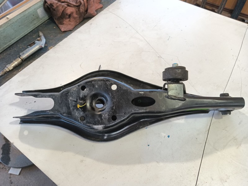 Recambio de brazo suspension inferior trasero derecho para kia niro (c5p11) 1.6 hev referencia OEM IAM   