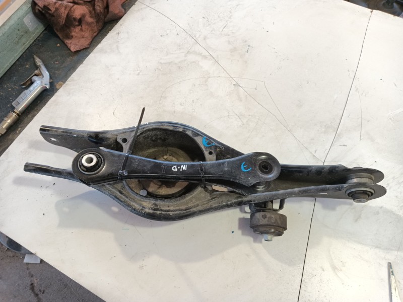 Recambio de brazo suspension inferior trasero derecho para kia niro (c5p11) 1.6 hev referencia OEM IAM   