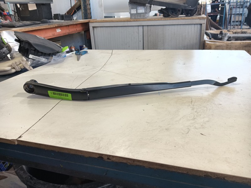 Recambio de brazo limpia delantero izquierdo para kia niro (c5p11) 1.6 hev referencia OEM IAM   