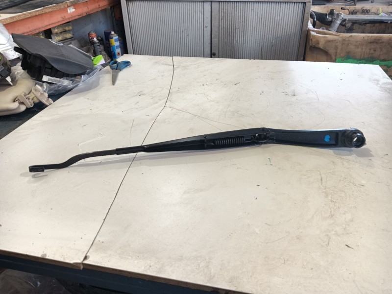 Recambio de brazo limpia delantero izquierdo para kia niro (c5p11) 1.6 hev referencia OEM IAM   