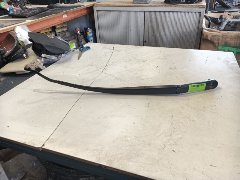 Recambio de brazo limpia delantero derecho para kia niro (c5p11) 1.6 hev referencia OEM IAM   