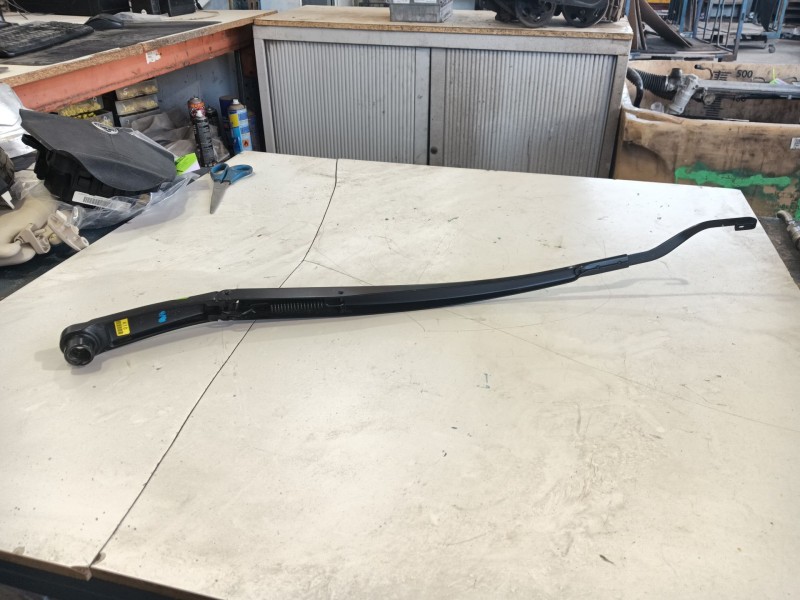 Recambio de brazo limpia delantero derecho para kia niro (c5p11) 1.6 hev referencia OEM IAM   