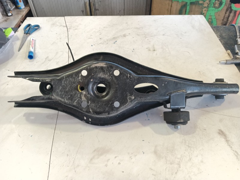 Recambio de brazo suspension inferior trasero izquierdo para kia niro (c5p11) 1.6 hev referencia OEM IAM   