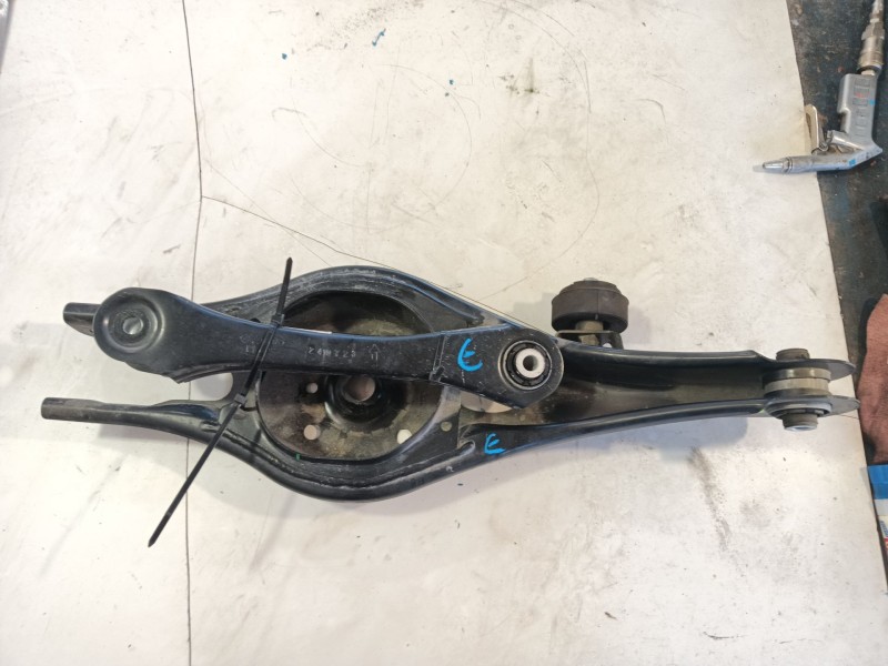 Recambio de brazo suspension inferior trasero izquierdo para kia niro (c5p11) 1.6 hev referencia OEM IAM   
