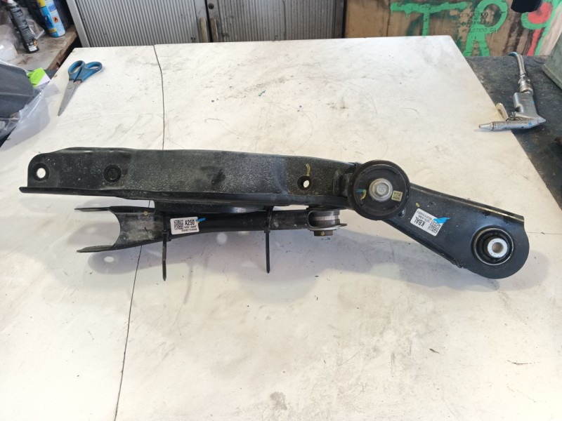 Recambio de brazo suspension inferior trasero izquierdo para kia niro (c5p11) 1.6 hev referencia OEM IAM   