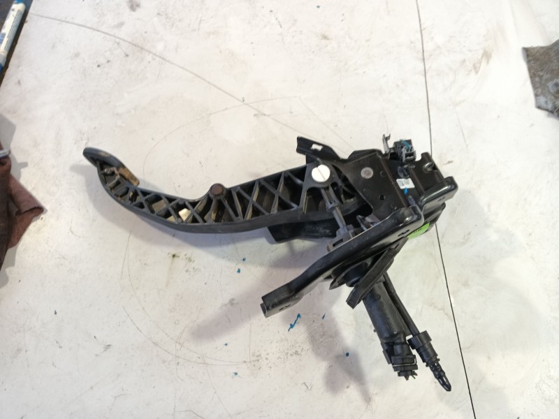 Recambio de pedal embrague para land rover discovery sport (l550) 2.0 d referencia OEM IAM LR137624  