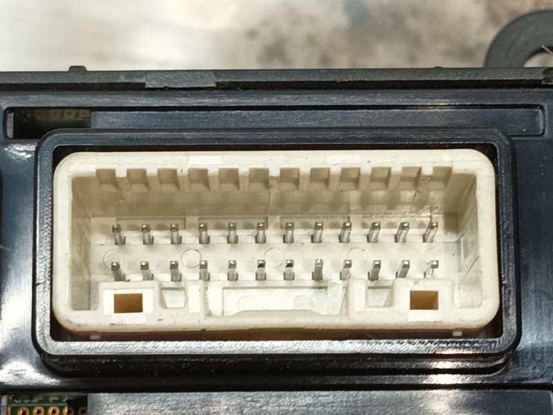 Recambio de boton freno mano para kia niro (c5p11) 1.6 hev referencia OEM IAM   