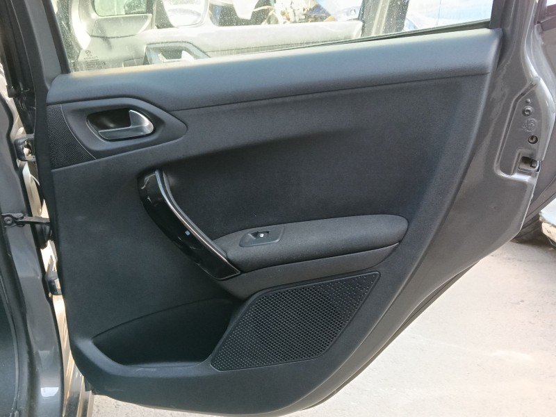 Recambio de guarnecido puerta trasera derecha para peugeot 208 i (ca_, cc_) 1.2 thp 110 referencia OEM IAM   