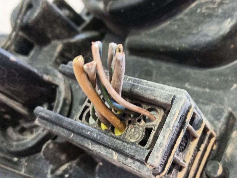 Recambio de faro izquierdo para bmw 5 (e60) 525 d referencia OEM IAM 63127165561  