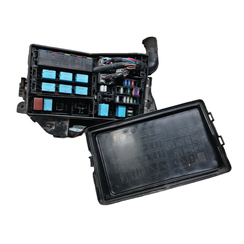 Recambio de caja reles / fusibles para lexus is200 (ds2/is2) 220d referencia OEM IAM 8266253070  