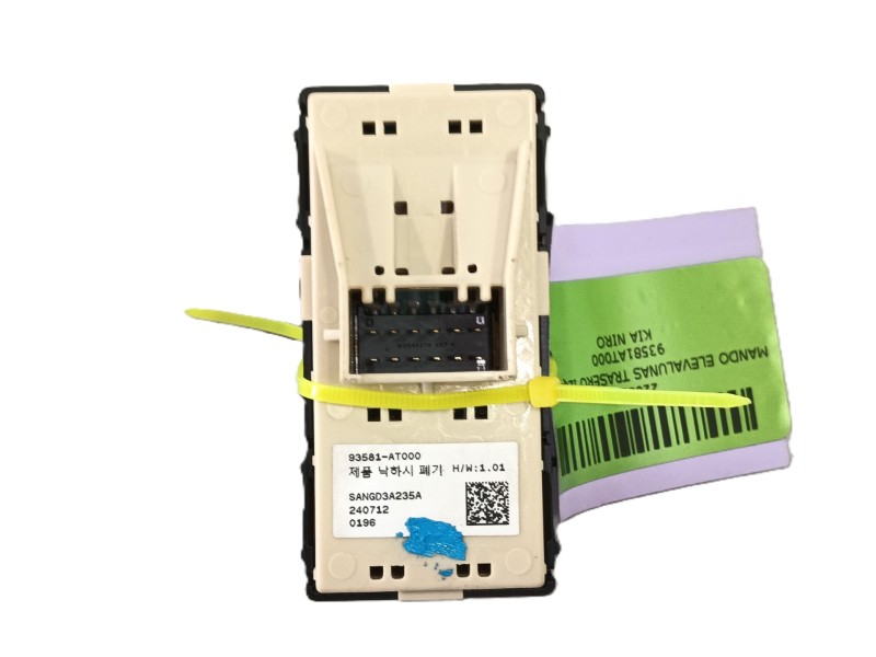 Recambio de mando elevalunas trasero izquierdo para kia niro (c5p11) 1.6 hev referencia OEM IAM 93581AT000  