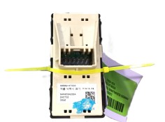 Recambio de mando elevalunas trasero derecho para kia niro (c5p11) 1.6 hev referencia OEM IAM 93581AT000   2