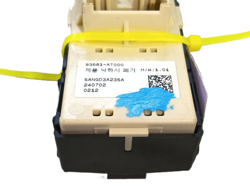 Recambio de mando elevalunas trasero derecho para kia niro (c5p11) 1.6 hev referencia OEM IAM 93581AT000  