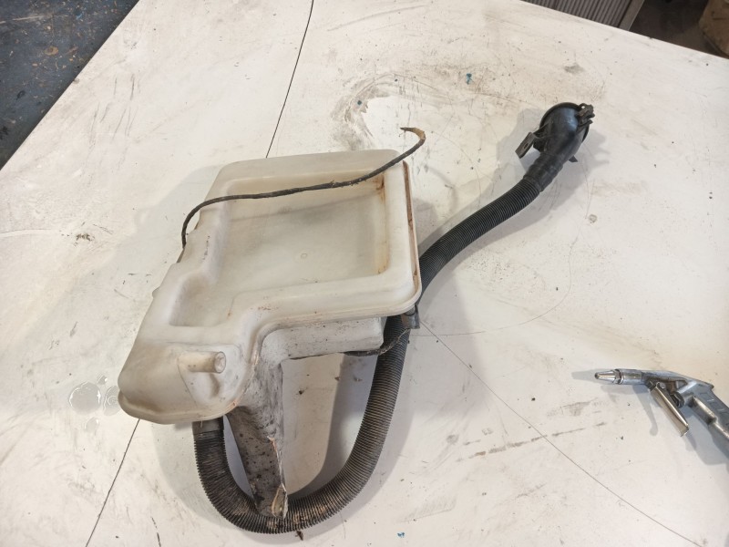 Recambio de deposito limpia para bmw 5 (e60) 525 d referencia OEM IAM 61667067107  