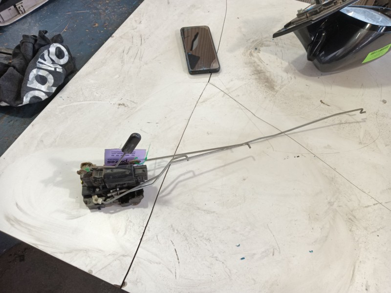 Recambio de cerradura puerta delantera derecha para nissan interstar autobús (x70) dci 115 referencia OEM IAM 8050200QAJ  