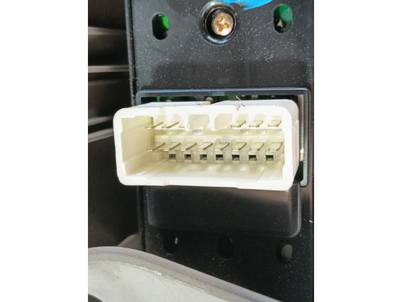 Recambio de mando elevalunas delantero izquierdo para hyundai tucson (jm) 2.0 crdi referencia OEM IAM 935702E000DD  