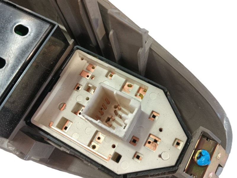 Recambio de mando elevalunas delantero izquierdo para hyundai tucson (jm) 2.0 crdi referencia OEM IAM 935702E000DD  