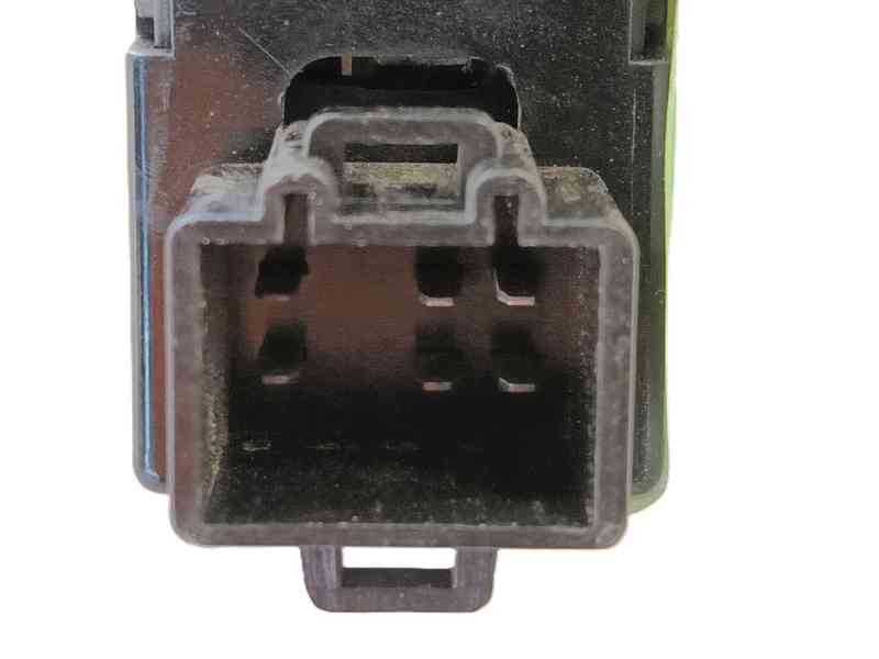 Recambio de mando elevalunas trasero izquierdo para ssangyong rexton / rexton ii (gab_) 2.9 td referencia OEM IAM 8584008001LAM 
